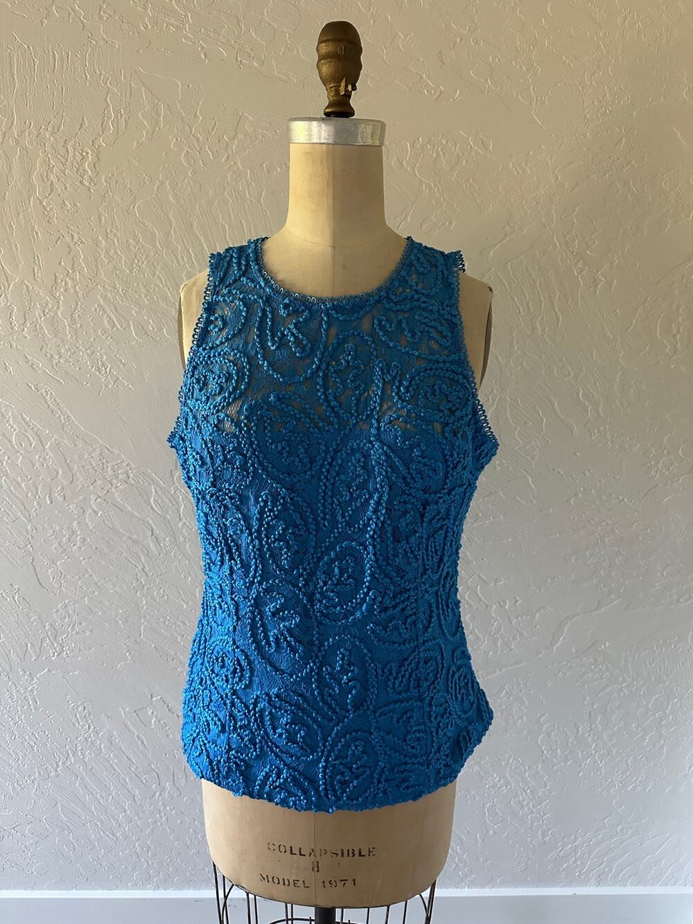 WHITE HOUSE BLACK MARKET | Womens Lace Sleeveless Shell 10 Blue Boho Demure Top